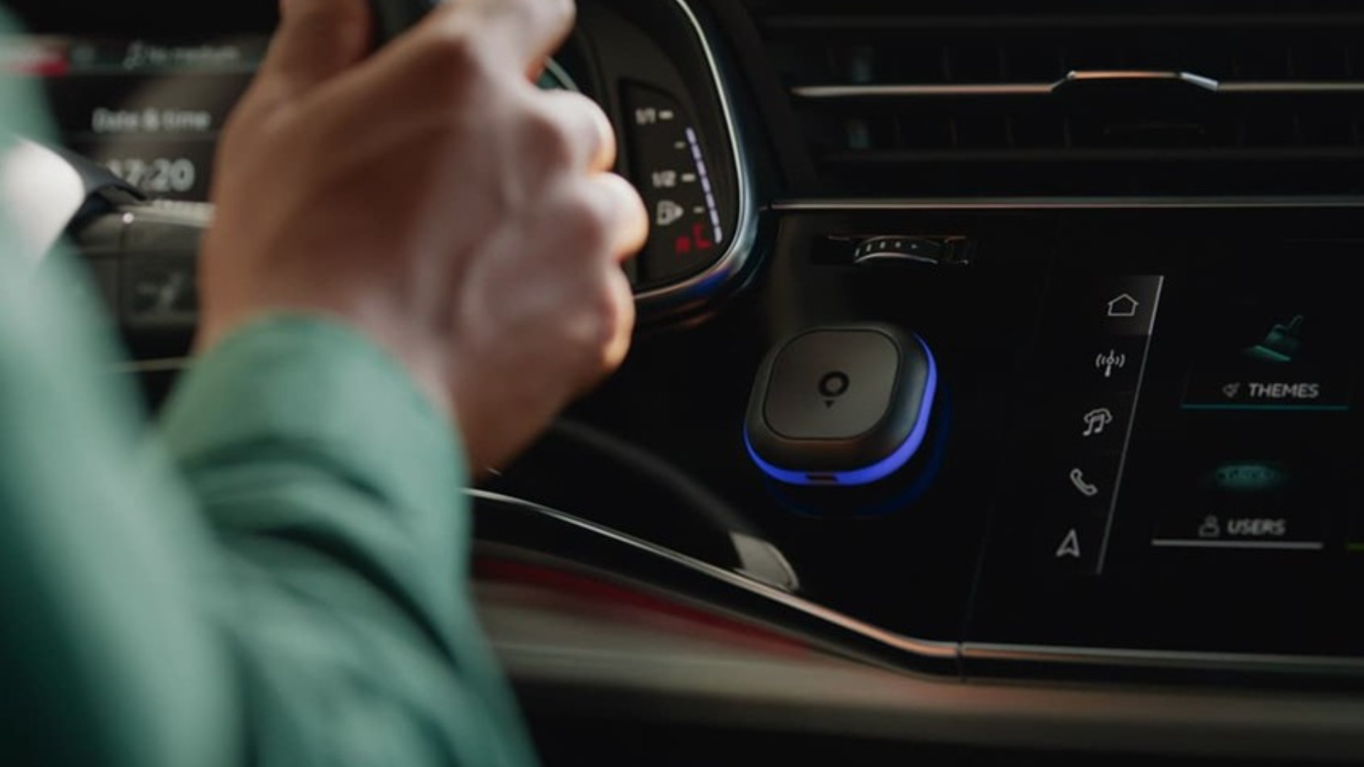 Tom by TomTom, the screen free road alert assistant