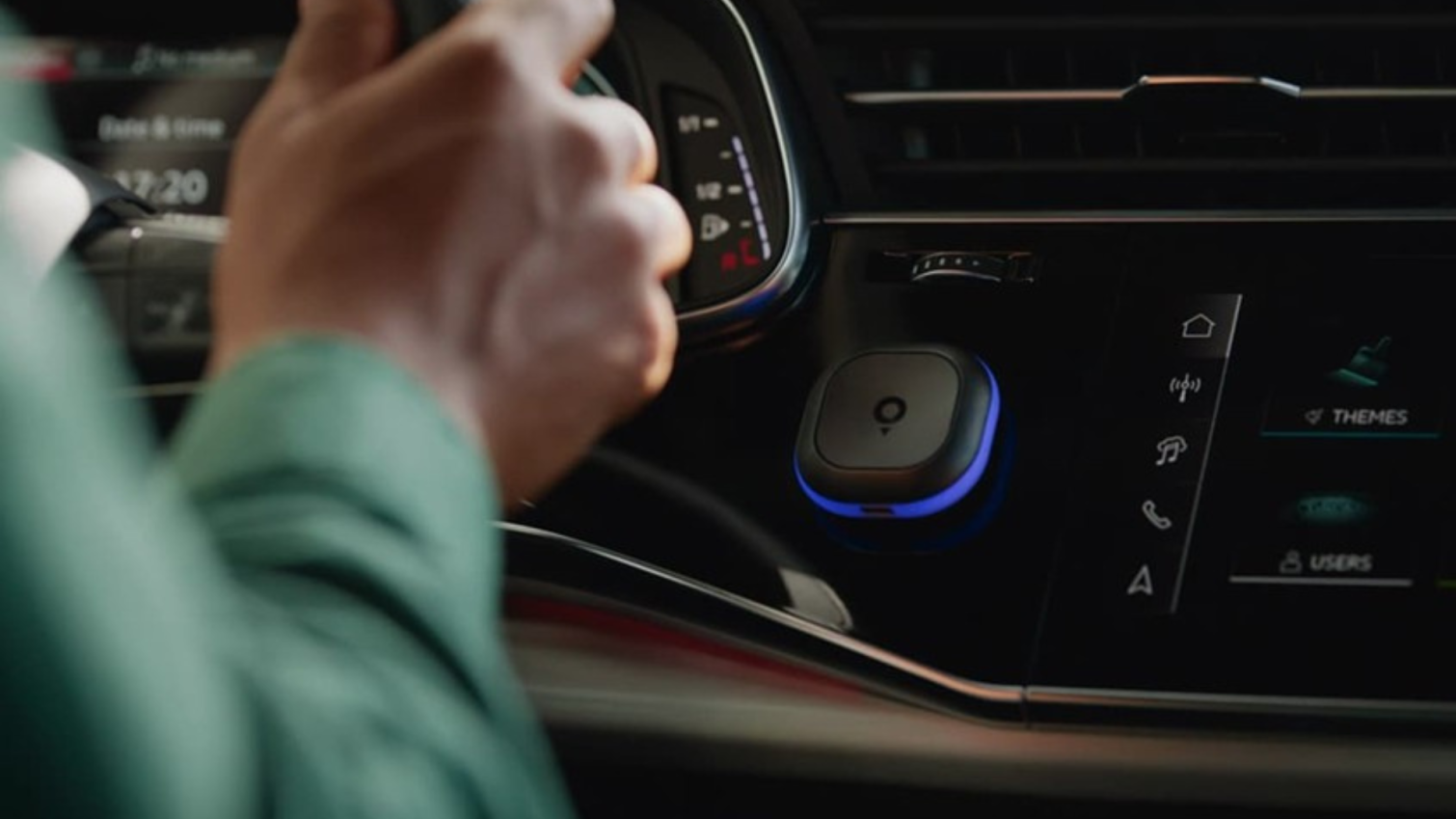Tom by TomTom, the screen free road alert assistant